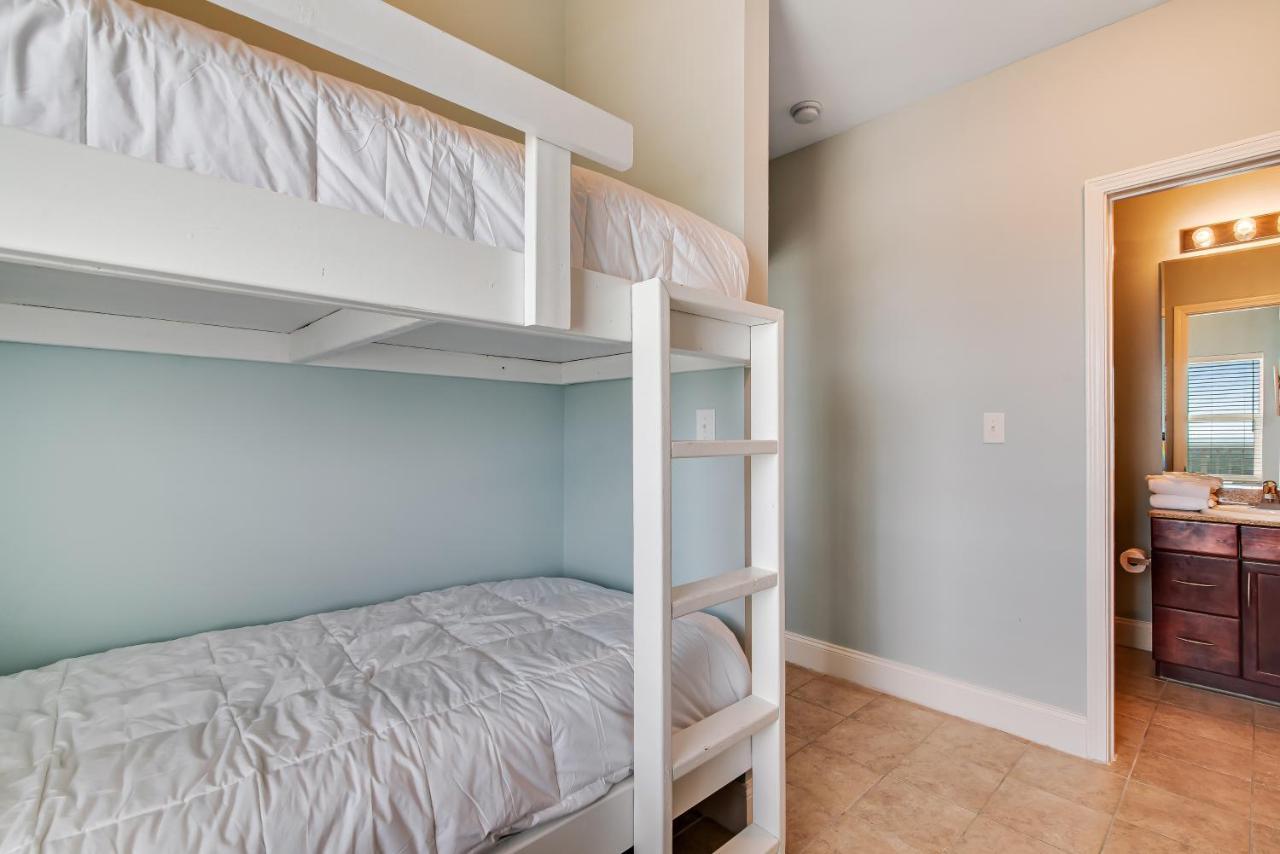 Laketown Wharf Iii Holiday home *